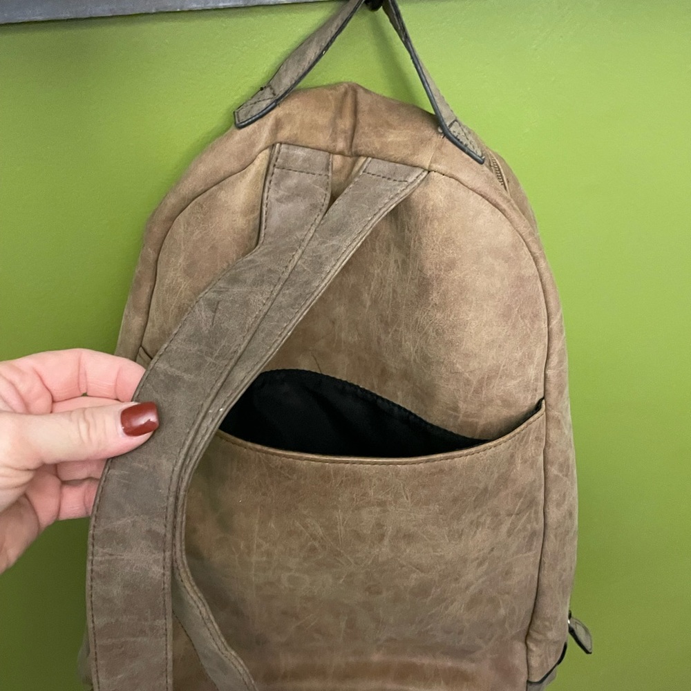 Vegan leather backpack - Picture 3 of 7